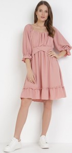 Różowa sukienka born2be z długim rękawem mini