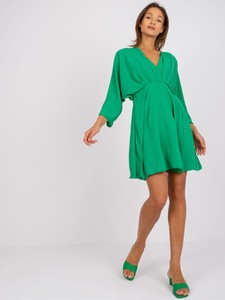 Zielona sukienka 5.10.15 z dekoltem w kształcie litery v z długim rękawem