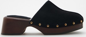 Czarne klapki Reserved w stylu casual na obcasie z zamszu