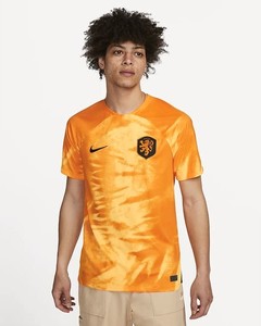 Pomarańczowy t-shirt Nike z krótkim rękawem w sportowym stylu
