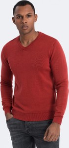 Czerwony sweter Ombre