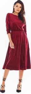 Czerwona sukienka Awama w stylu casual z okrągłym dekoltem midi