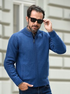Niebieski sweter M. Lasota ze stójką w stylu casual z bawełny
