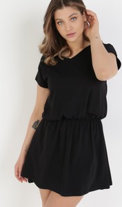 Czarna sukienka born2be z krótkim rękawem w stylu casual mini