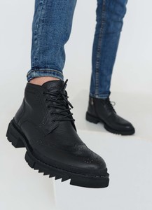 Czarne buty zimowe Estro ze skóry sznurowane