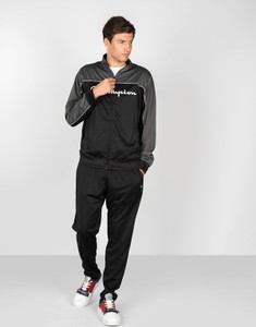 Czarny dres ubierzsie.com w sportowym stylu