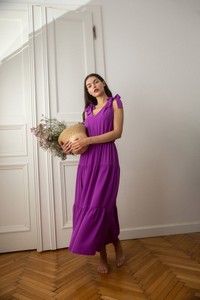 Sukienka Makover z tkaniny z dekoltem w kształcie litery v