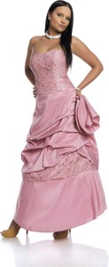 Różowa sukienka - (#fokus