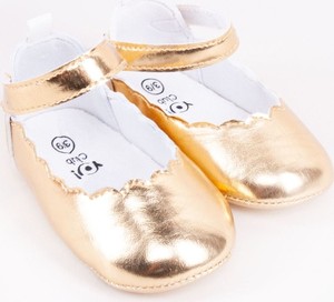 Złote buciki niemowlęce Yoclub dla dziewczynek na rzepy