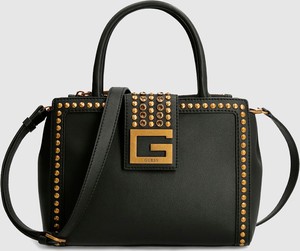 Czarna torebka Guess średnia w stylu glamour