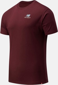 Czerwony t-shirt New Balance z krótkim rękawem w sportowym stylu