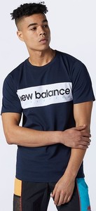 Granatowy t-shirt New Balance w sportowym stylu z dresówki