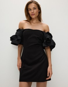 Czarna sukienka Reserved z krótkim rękawem hiszpanka