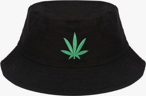 Czarna czapka Renee