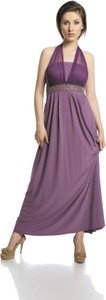 Fioletowa sukienka Fokus maxi rozkloszowana z dekoltem w kształcie litery v
