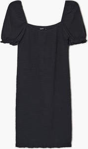 Czarna sukienka Cropp z okrągłym dekoltem z krótkim rękawem