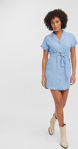 Niebieska sukienka Vero Moda mini koszulowa z dekoltem w kształcie litery v