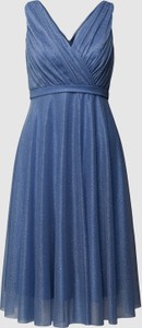 Niebieska sukienka Troyden Collection z dekoltem w kształcie litery v