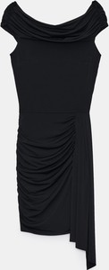 Czarna sukienka Mohito w stylu casual z krótkim rękawem z odkrytymi ramionami