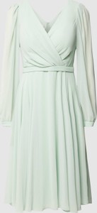 Miętowa sukienka Troyden Collection z szyfonu kopertowa