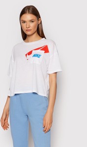 T-shirt Nike z okrągłym dekoltem w młodzieżowym stylu
