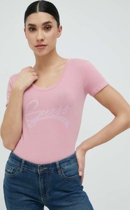 Różowa bluzka Guess w stylu casual z krótkim rękawem z bawełny
