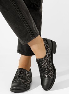 Czarne półbuty Zapatos z płaską podeszwą sznurowane