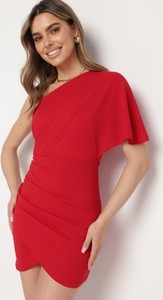 Czerwona sukienka born2be mini z krótkim rękawem z asymetrycznym dekoltem