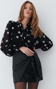 Czarna bluzka Mohito z dekoltem w kształcie litery v w stylu casual