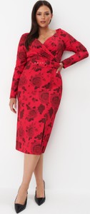 Czerwona sukienka Mohito midi z długim rękawem z dekoltem w kształcie litery v
