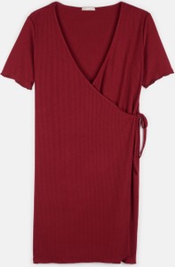 Czerwona sukienka Gate z krótkim rękawem dla puszystych z dekoltem w kształcie litery v
