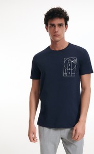 Granatowy t-shirt Reserved z nadrukiem z krótkim rękawem w młodzieżowym stylu