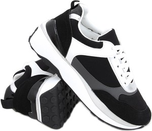 Czarne buty sportowe Inna marka w sportowym stylu z płaską podeszwą z zamszu