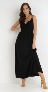 Czarna sukienka born2be na ramiączkach trapezowa z dekoltem w kształcie litery v