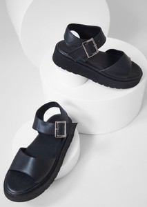 Czarne sandały Answear Lab na platformie ze skóry