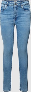 Niebieskie jeansy ARMEDANGELS w street stylu