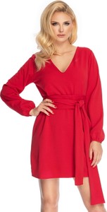 Czerwona sukienka Peekaboo z długim rękawem kopertowa w stylu casual