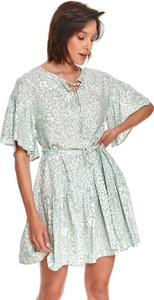 Sukienka Top Secret z krótkim rękawem z dekoltem w kształcie litery v w stylu casual