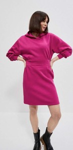Różowa sukienka Moodo.pl w stylu casual mini z długim rękawem