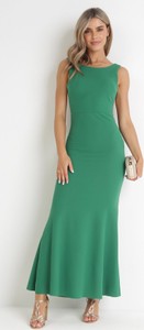 Zielona sukienka born2be bez rękawów z okrągłym dekoltem