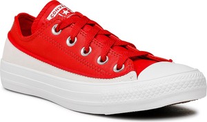 Czerwone trampki Converse w młodzieżowym stylu z płaską podeszwą sznurowane