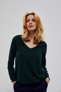 Zielona bluzka Moodo.pl w stylu casual z dekoltem w kształcie litery v