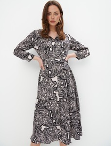 Sukienka Mohito w stylu casual z dekoltem w kształcie litery v z długim rękawem