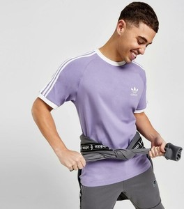 Fioletowy t-shirt Adidas z krótkim rękawem w sportowym stylu