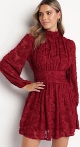 Czerwona sukienka born2be z tkaniny w stylu casual z długim rękawem