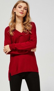 Czerwony sweter Moodo.pl w stylu casual w bożonarodzeniowy wzór
