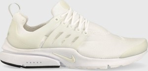 Buty sportowe Nike sznurowane z płaską podeszwą