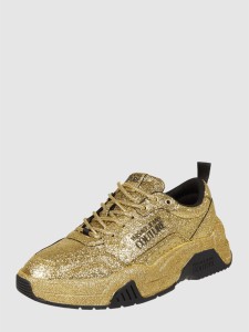 Złote buty sportowe Versace Jeans w sportowym stylu