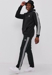 Czarna bluza Adidas Originals w sportowym stylu z dzianiny