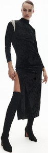 Czarna sukienka Reserved midi w stylu casual